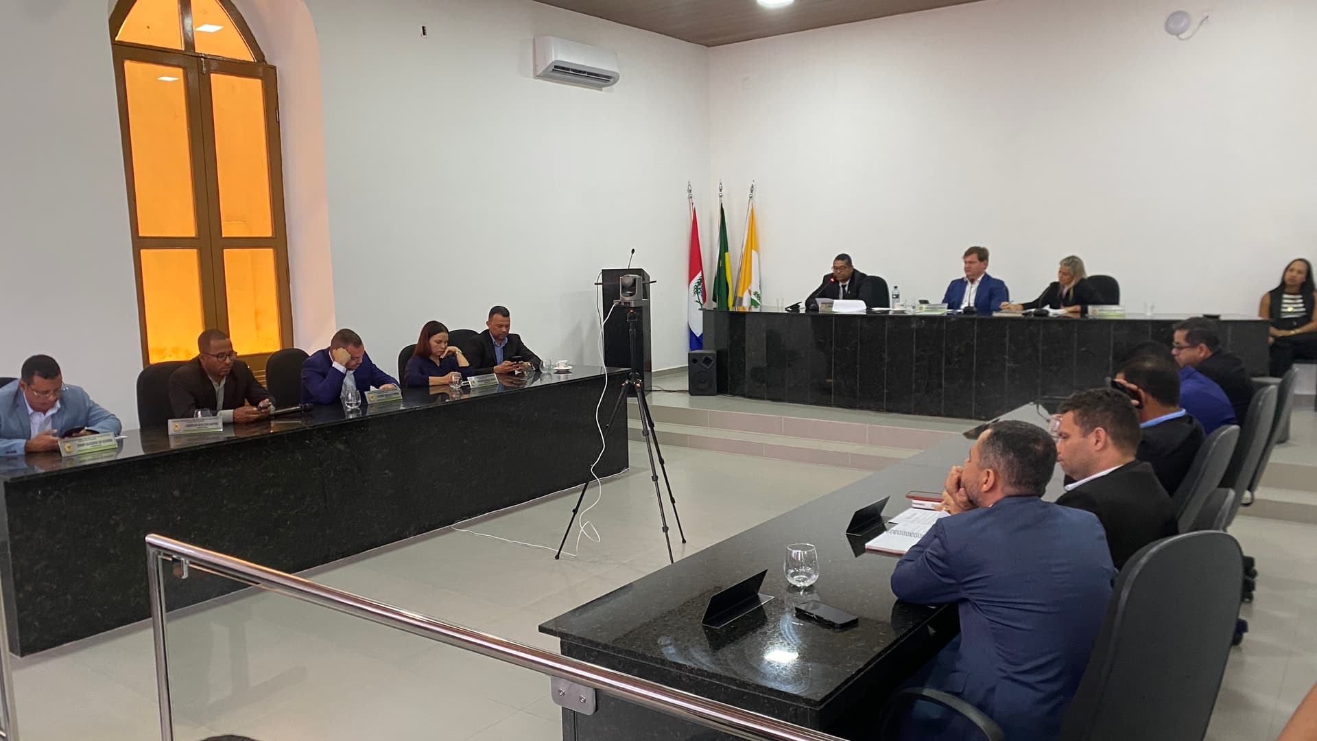 Imagem da notícia: 19ª Sessão Ordinária, marcada pela apreciação de matérias relacionadas à educação, iluminação pública e ao funcionamento do Legislativo municipal